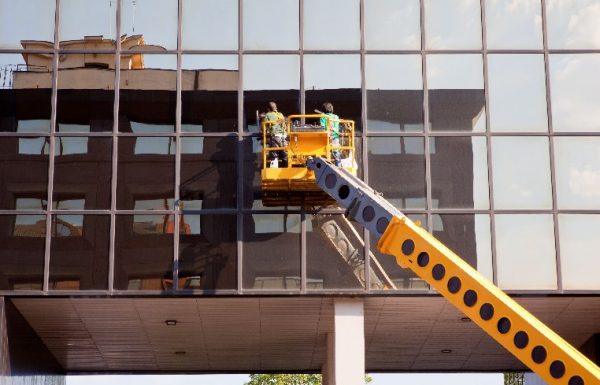 פינוי דירה בעזרת מנוף